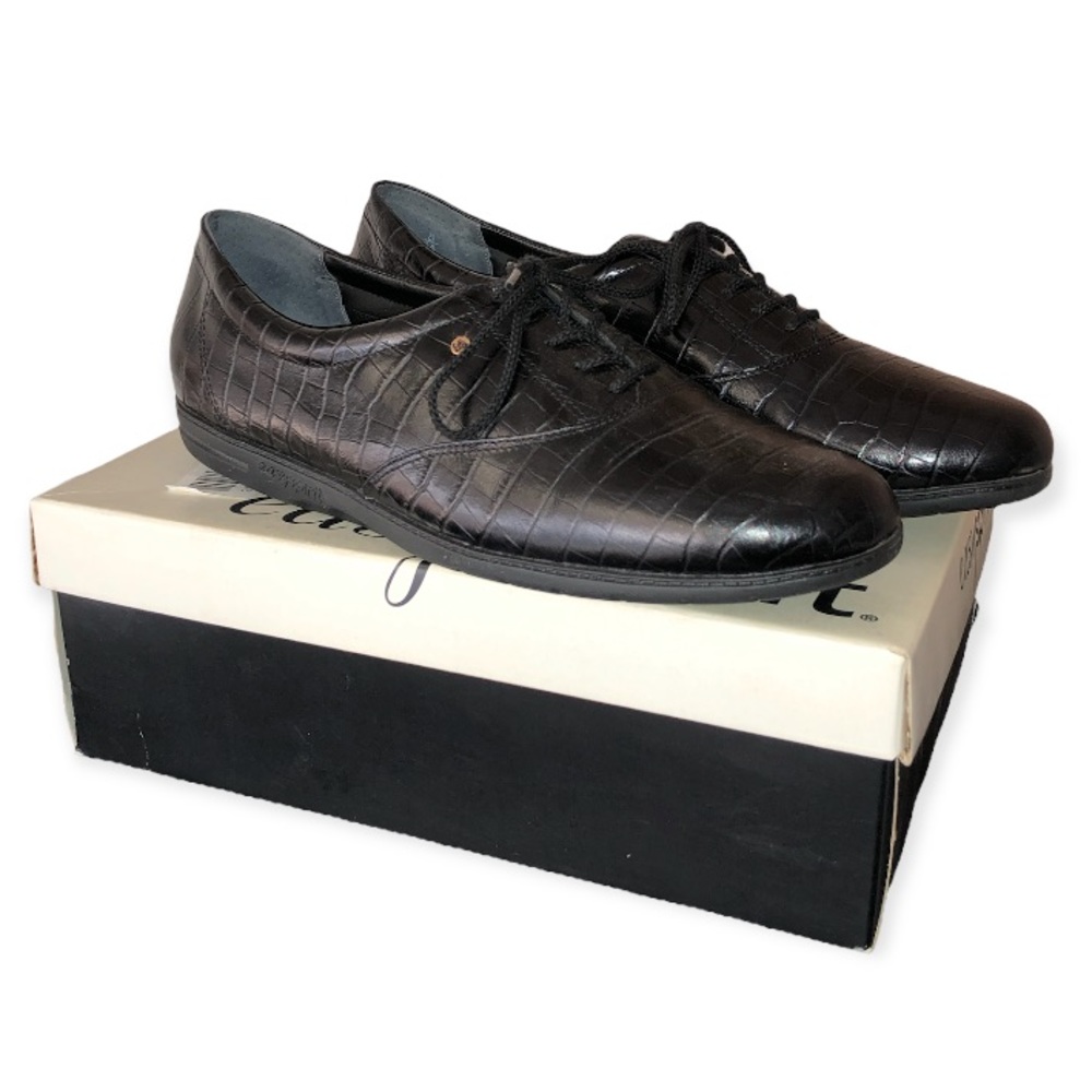 Easy Spirit Black Croc-Embossed Women's Shoes